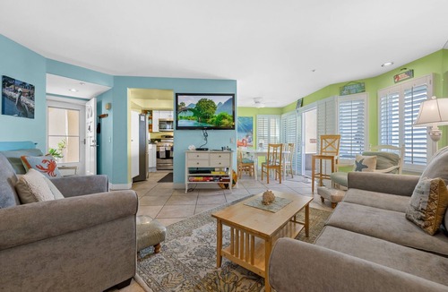 Townsite Condo | Oceanfront 2BR/2BA Condo in Oceanside with Amazing Beach Access has AC!