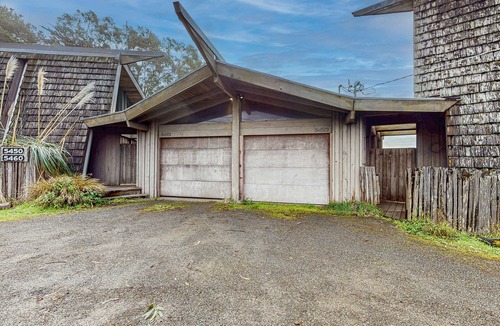 Elk House | Oceanfront Blufftop Home - Wide Deck & Water Views