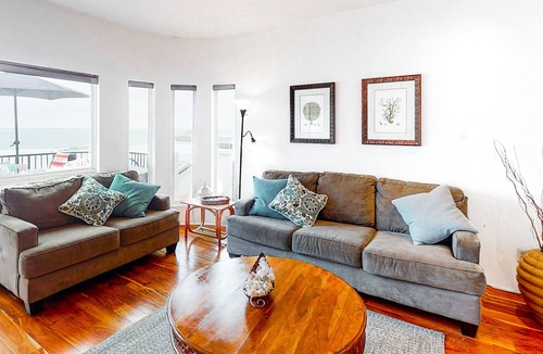 Carlsbad Village Condo | Oceanfront Condo Overlooking Pacific w/Private W/D, Free WiFi, Deck, & Patio