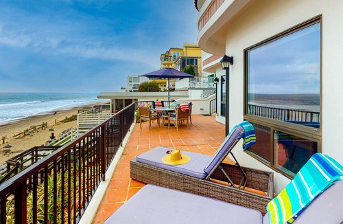 Carlsbad Village Condo | Oceanfront Condo Overlooking Pacific w/Private W/D, Free WiFi, Deck, & Patio