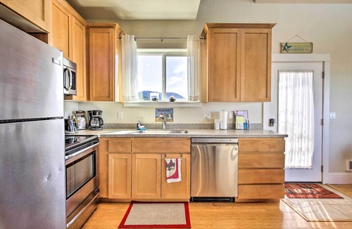 Yachats Cottage | Oceanfront Cottage w/Deck & Secluded Beach Access!