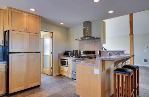 Bayshore House | Oceanfront Home with Bay Views Free WiFi Gas Grill & Gas Fireplace