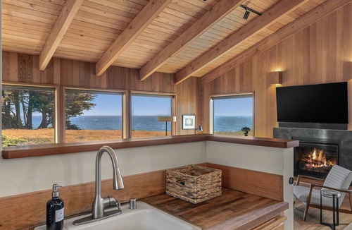 Sea Ranch House | Oceanfront HotTub GourmetKitchen DogFriendly Golf