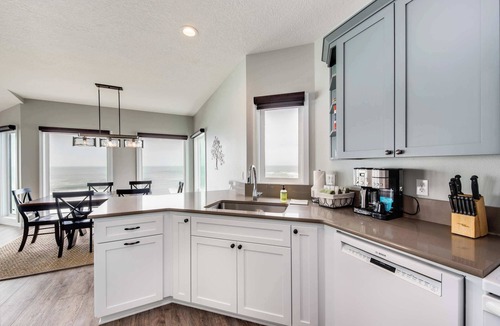 Cloverdale House | Oceanfront house with Pool table and private hot tub overlooking the ocean