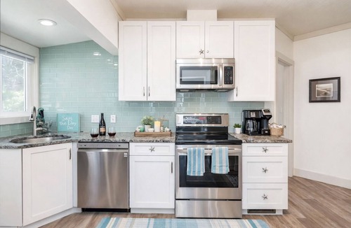 Lincoln City House | Oceanfront Oasis w/Hot Tub + Exclusive Glass Float Hunt, Sleeps 13, Pet Friendly