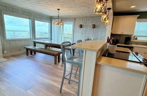 Yachats Cottage | Oceanfront Yachats Retreat with Private Beach Access for 30+ Night Stays