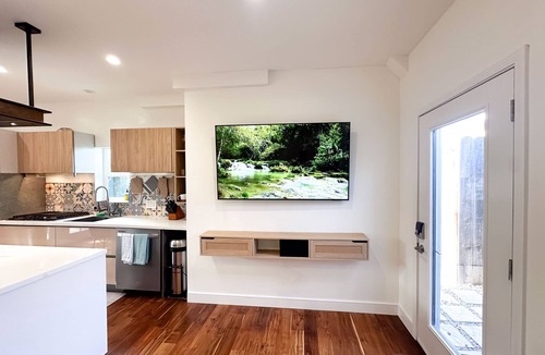 South Oceanside House | Oceanside Rooftop Retreat Sleeps 4