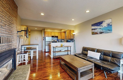 Lincoln City House | Oceanview Condo with Easy Beach Access & Full Kitchen - Dogs OK
