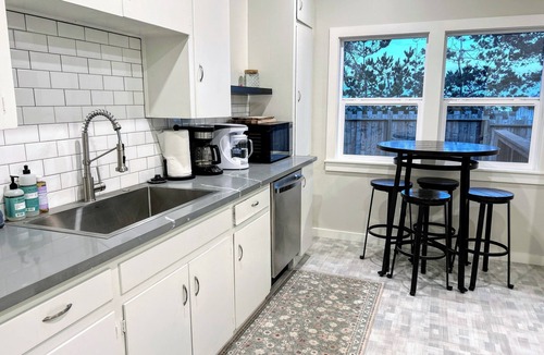 Eureka House | Oceanview Retreat — 2BR, Walk to the Beach