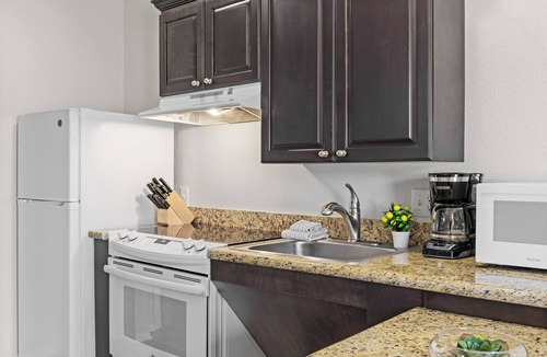 Lake Havasu City Resort | OFFICIAL LISTING | Wyndham - Havasu Dunes Resort 2 BR Suite w/Pool & FREE WIFI