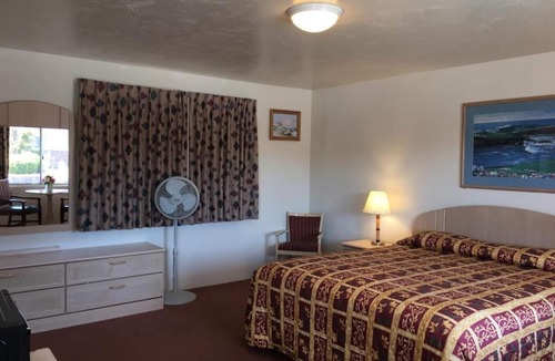 Marina Hotel | Old Marina Inn