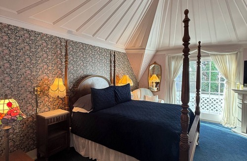Ferndale Bed & Breakfast | Oldest historic Victorian 7-bedroom bed & breakfast in charming Ferndale
