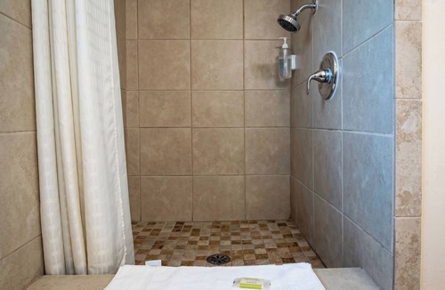 El Cajon Hotel | Om Park Inn and Suites El Cajon near San Diego