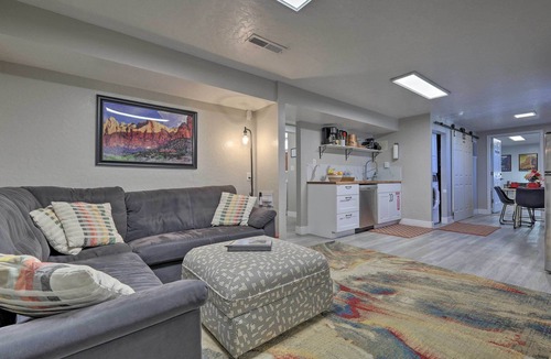 Hurricane Cottage | On-site Trails! Hot Tub Hideaway in Zion Area