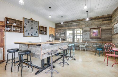 Victor House | On-Site Winery: Rural Plymouth Getaway!