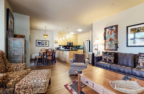 Mammoth Lakes Condo | On the Golf Course! Bright, Updated. Private Gas Grill, Washer/Dryer