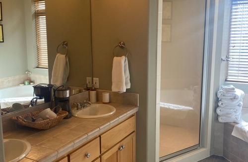 Bend Apartment | On Widgi Creek golf course. Close to mtn, river and MTB trails