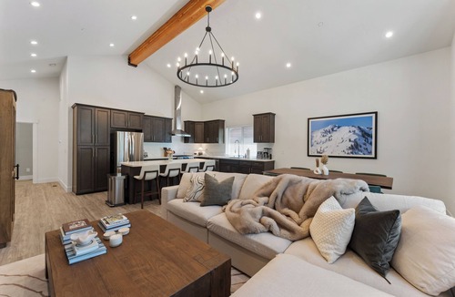 Kings Beach House | One Block to Beach, Restaurants, Bars, Brewery. Modern mountain luxury.