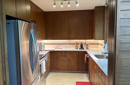 Southeast Eugene House | One of a kind home in the trees! 3-bedroom home in Eugene with WiFi, AC