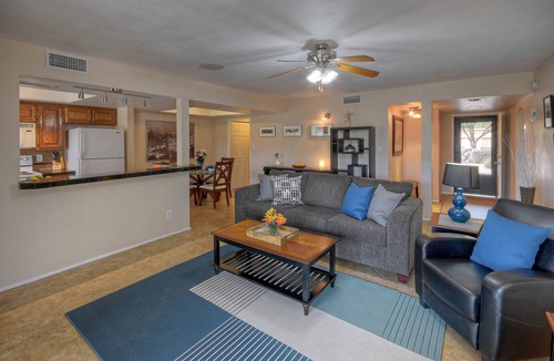East Mesa House | One Story "Rat Pack" Patio Home, Near GOLF & Trails, Heated Comm POOL/SPA, Walk to Dine & Shop