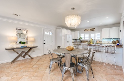 Downtown House | Only steps to PIER And BEACH with PARKING - VIEW - LOCATION, LOCATION, LOCATION