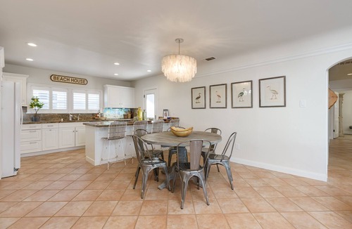 Downtown House | Only steps to PIER And BEACH with PARKING - VIEW - LOCATION, LOCATION, LOCATION