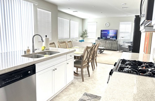 Upland Villa | Ontario Mills & Claremont colleges single Villa