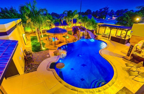 Las Vegas House | OO Urban Oasis 9BD/8BA Villa Near Vegas Strip-3.4mi