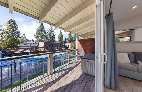 Tahoya Shores Condo | Open for 2025 Ski Lease Season! Comfy Queen sized lake front! PRIVATE BEACH!