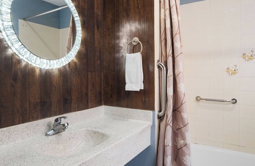 Orange Hotel | Orange Villa Park Motel