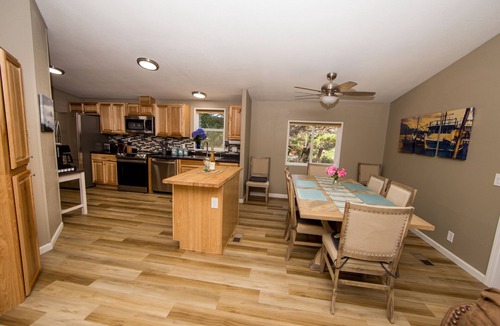 Gold Beach House | Orca Ranch House- Walk to Beach/SPA/Pet Friendly!