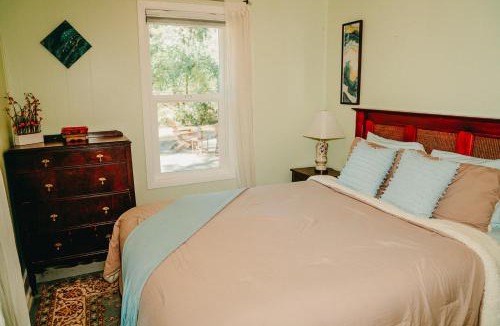 Sunny Valley House | Orchard House! Recharge at Peaceful Nature Escape