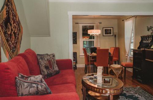 Sunny Valley House | Orchard House! Recharge at Peaceful Nature Escape