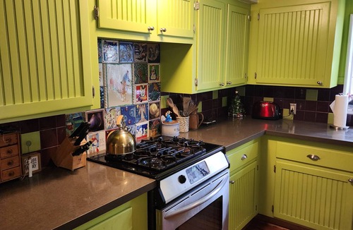 Blue Heron House | ORIGINAL 1927 COZY LAKEFRONT BUNGALOW WITH WRAP AROUND PORCH