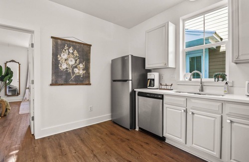 Ocean Springs Cottage | OS OASIS- Cozy 3-Bedroom Cottage with Golf Cart - Minutes from Beach & Downtown