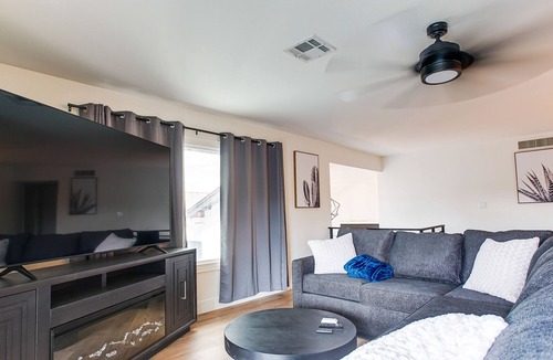 Park Scottsdale Four House | Our home is beautifully decorated with modern touches to make you feel at home