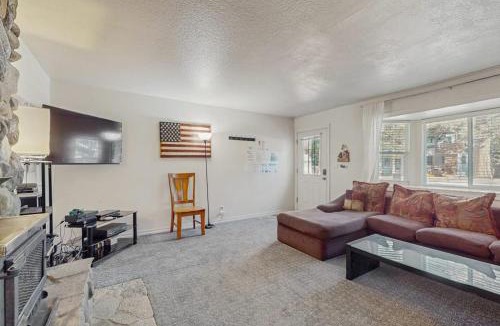 Tahoe Paradise House | Outdoor adventures in South Lake Tahoe walk to Lake Baron & golf courses
