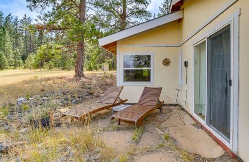 Weed House | Outdoor Adventure Haven - 15 Mi to Mount Shasta!