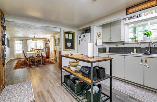 Galice Cabin | Outdoor Adventure: Tranquil Creekside Retreat