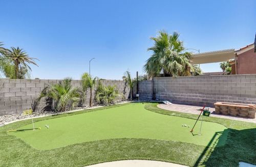 Foothills House | Outdoor Entertaining Space: Family Henderson Home