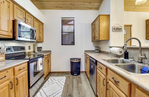 Torreon Cabin | Outdoor Oasis w/Fire Pit & Grill! Torreon Escape
