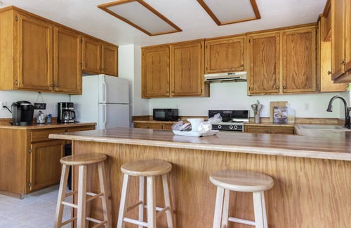 Mi-Wuk Village House | Outdoor Sauna, EV Charger, King beds, Nature trail, A/C