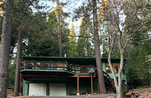 Mi-Wuk Village House | Outdoor Sauna, EV Charger, King beds, Nature trail, A/C