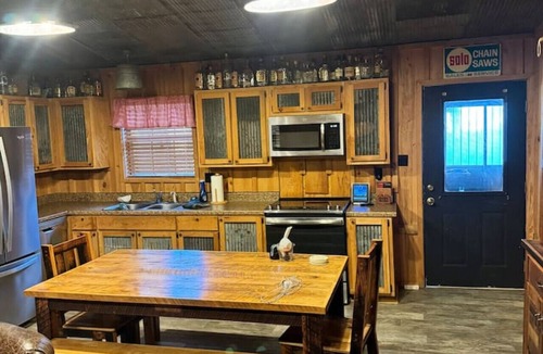 Beech Grove House | Outdoorsmen's Paradise: Lodge on The Black River