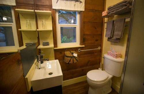 Nevada City Hotel | Outside Inn