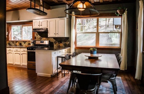 Sugar Pine Cabin | Ouzel Creekside Cabin - Yosemite Historic Retreat