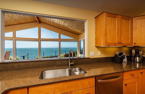 Westhaven-Moonstone House | Pacific Dream - Luxury Cliffside Oasis w/Hot Tub!