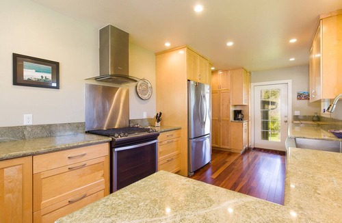 McKinleyville House | 🌊 Pacific Edge- Eclectic home with stellar ocean and pasture views, Deck, BBQ and Hot tub 🏡