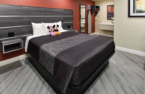 Southwest Anaheim Hotel | Pacific Inn Anaheim