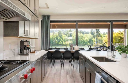 Oak Grove House | Pacific Northwest Luxury with 270° River Views, Hot Tub, Billiards, Shuffleboard, Karaoke, BBQ
